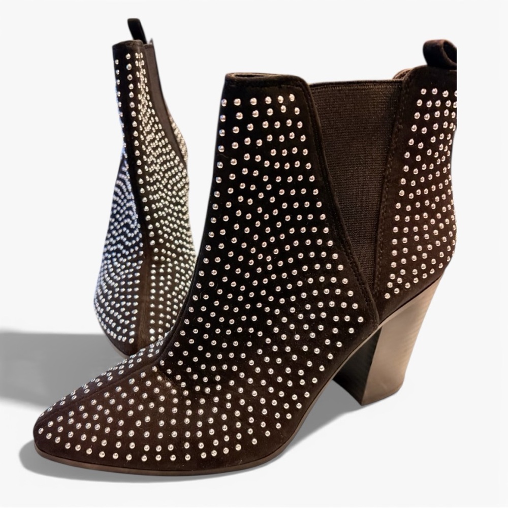 NWOT Black Studded Suede Chelsea Ankle Boots - Size 6.5 🔥